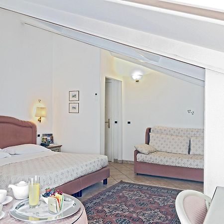 Hotel Kursaal Пасиняно сул Тразимено Стая снимка