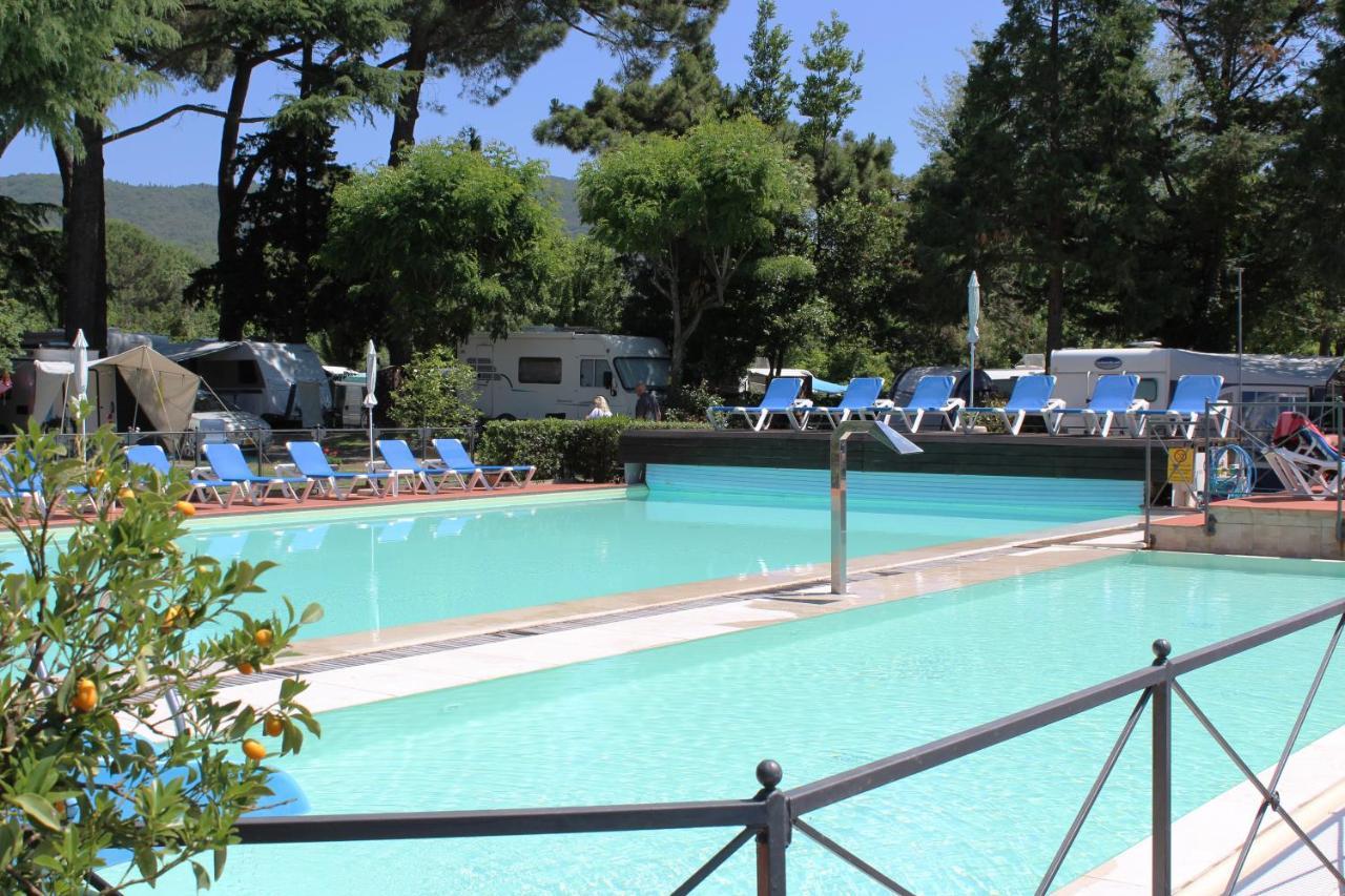 Hotel Kursaal Пасиняно сул Тразимено Екстериор снимка